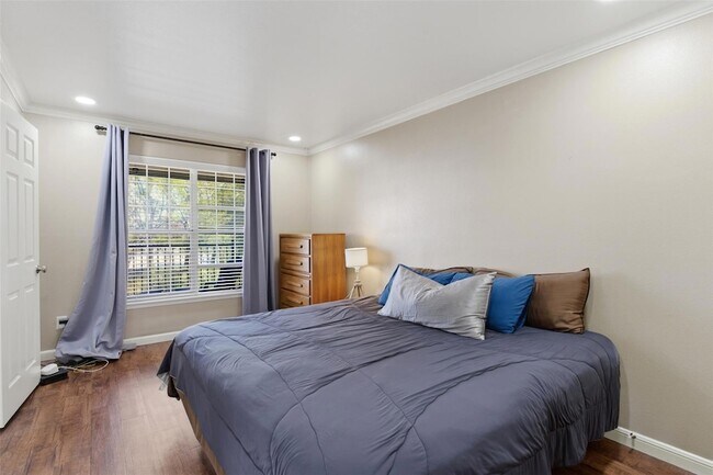 Building Photo - 7685 Northcross Dr