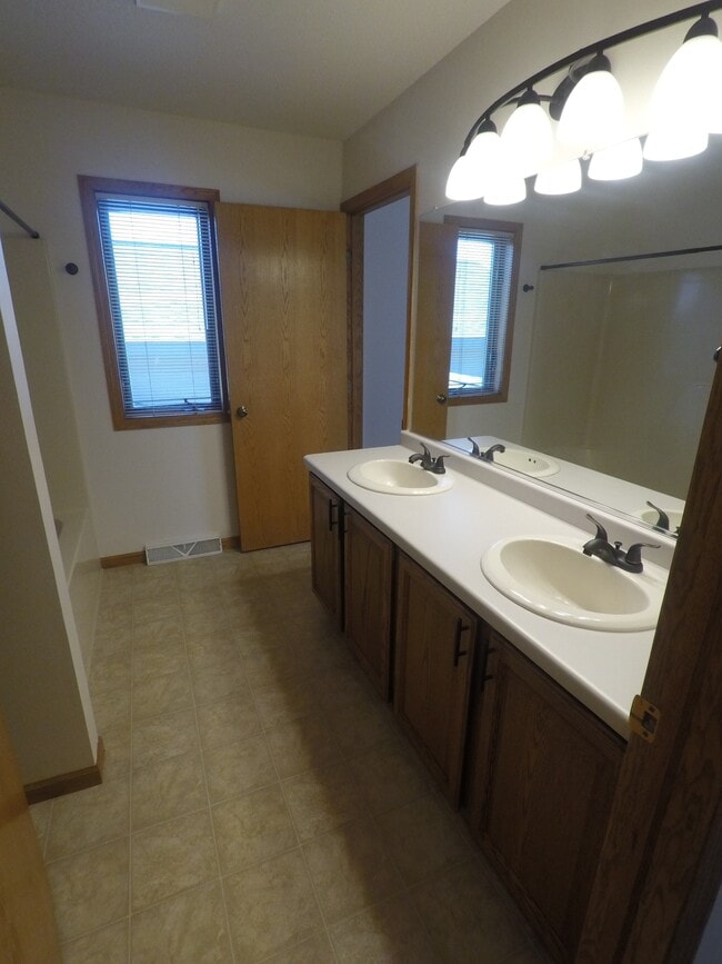 Building Photo - 1509 Kenwood Dr