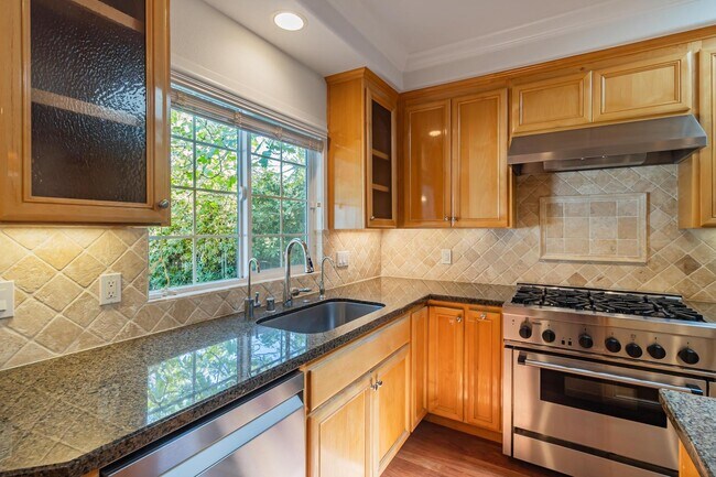 Building Photo - 130 Heather Ln