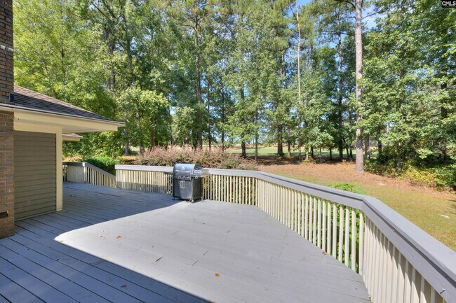 Building Photo - 9 Fairway Ln