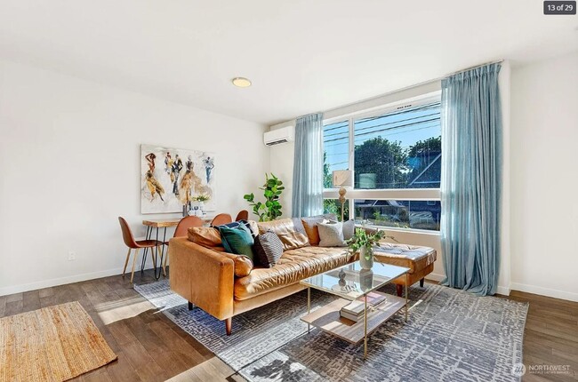 Building Photo - Modern Madrona 3BR TH * A/C!!* Big Open Sp...