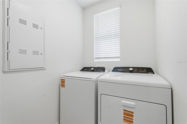 Building Photo - 3912 Giorgio Dr