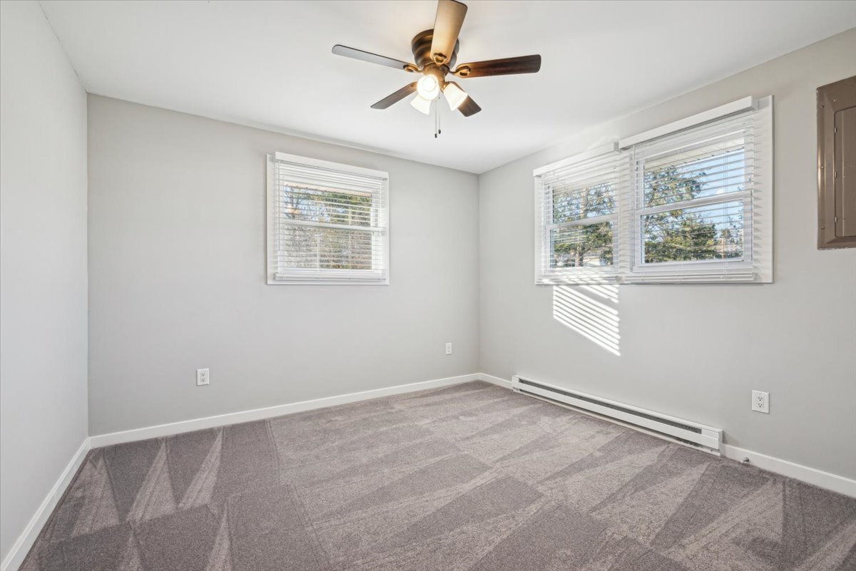 Building Photo - 285 Stamets Rd