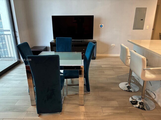 Building Photo - 999 SW 1st Ave