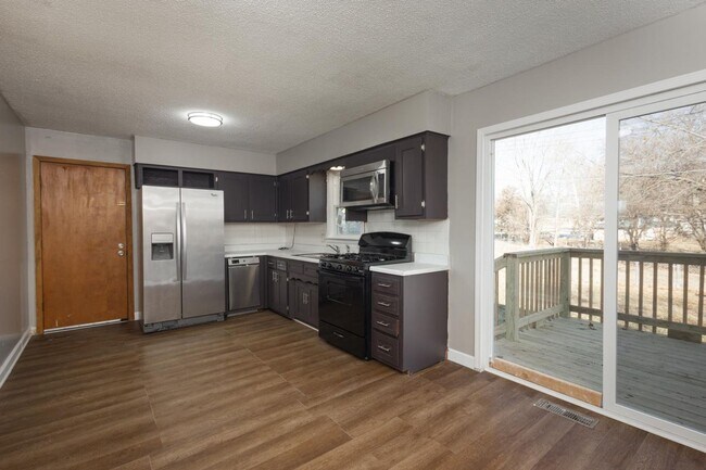 Building Photo - 122 Willa Ln