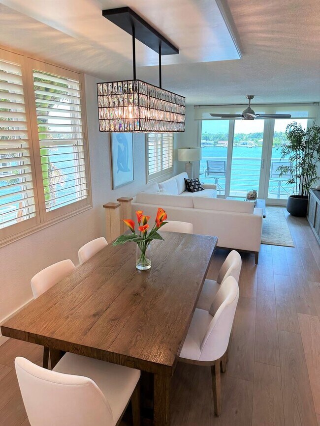 Building Photo - Gorgeous Updated Waterfront 2/2 Unfurnishe...