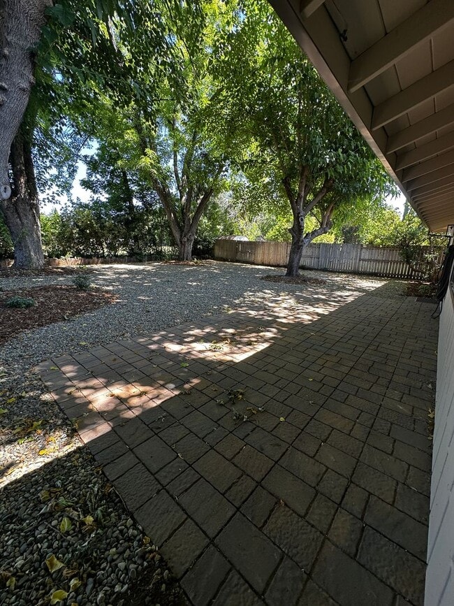 Building Photo - Remodeled Vintage home just 1 block from t...