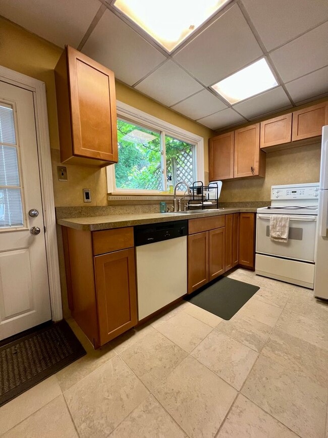 Building Photo - Stunning 2-Bedroom Townhouse in Manayunk! Available NOW!