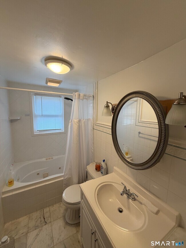 Building Photo - 108 Golden Hill St