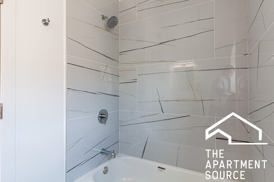 Building Photo - 4939 N Saint Louis Ave