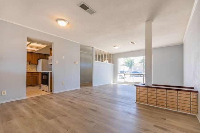 Building Photo - Well Maintained 3 Bedroom 1.5 Bath Home!