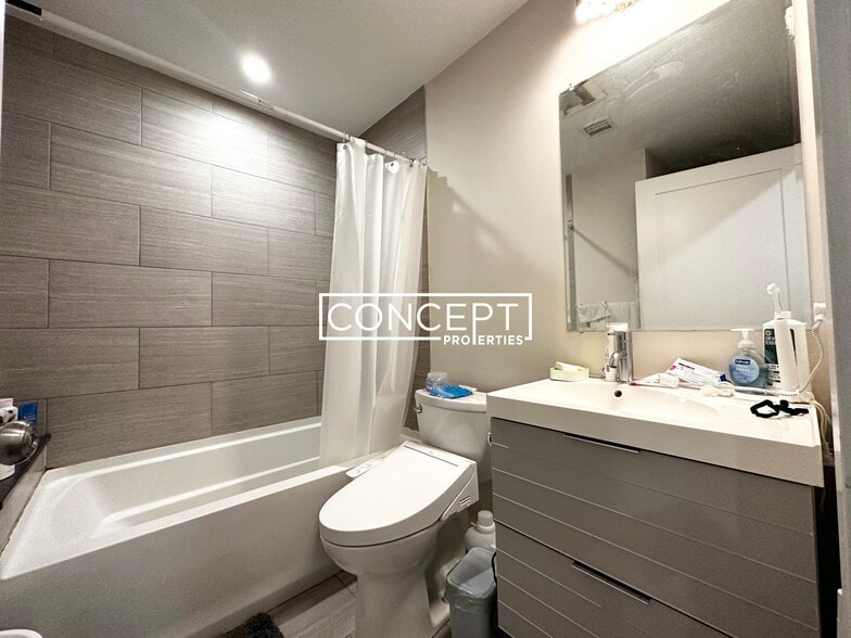 Building Photo - 988 Tremont St