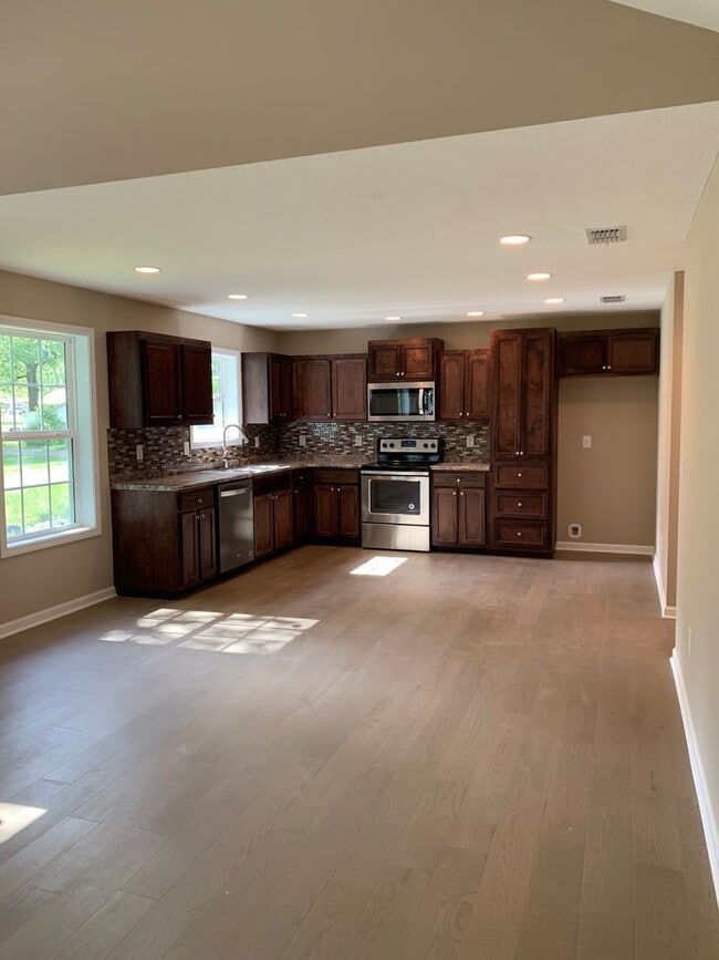 Building Photo - Adorable Home in Great Central Location...