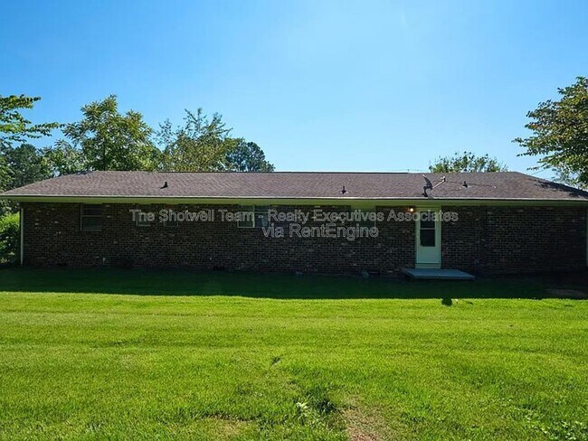 Building Photo - 1005 Francis Rd