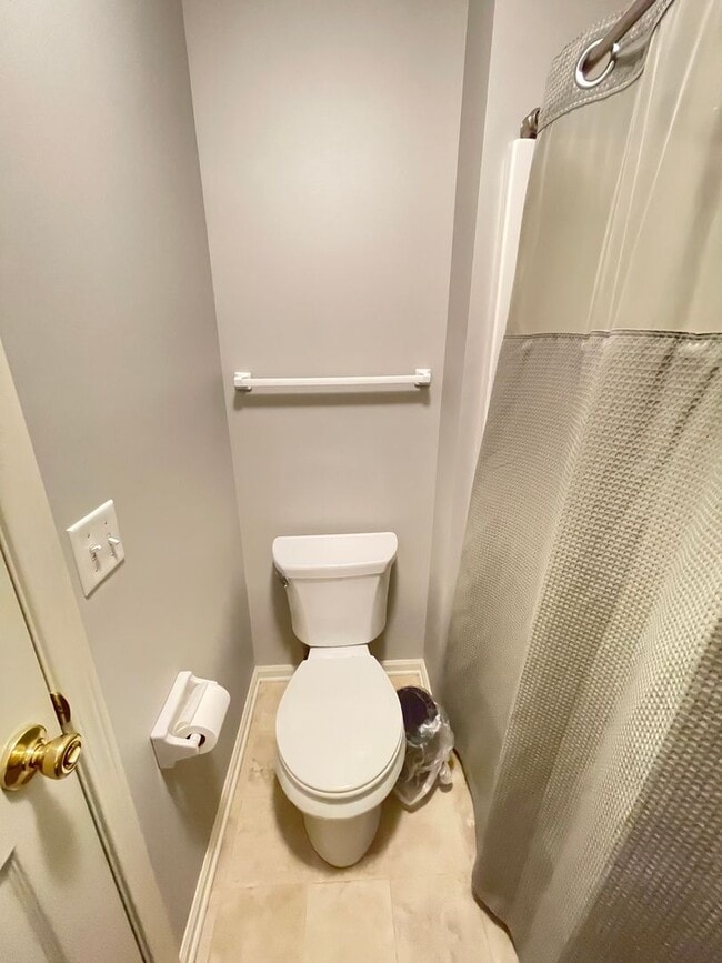 Building Photo - Beautiful 4 bed 2.5 bath 3000+sq ft