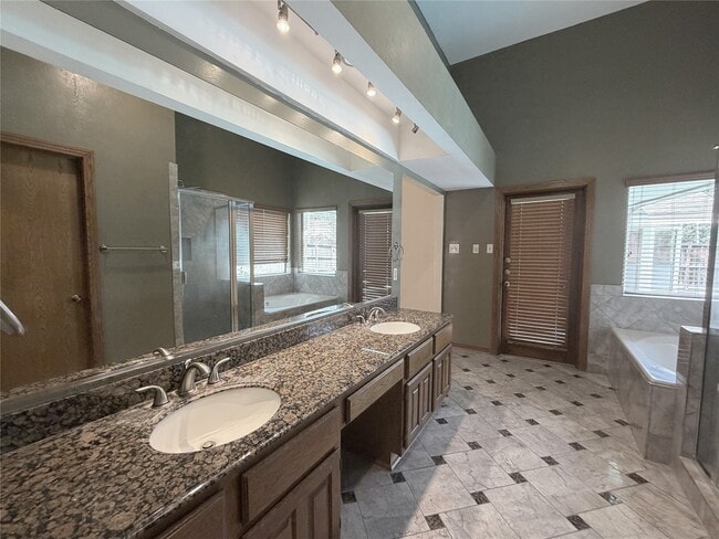 Building Photo - 13103 Waldemere Dr