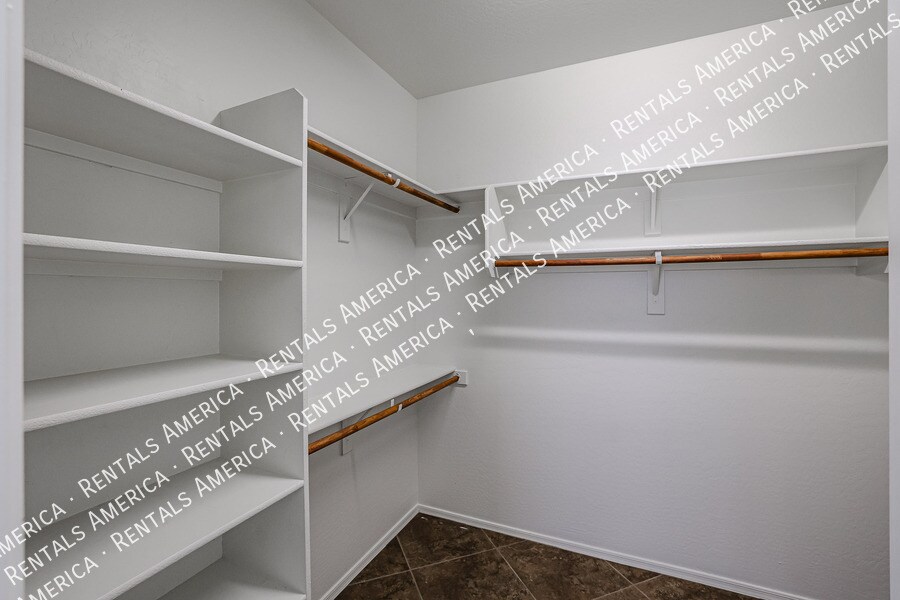 Building Photo - 5907 S 56th Dr