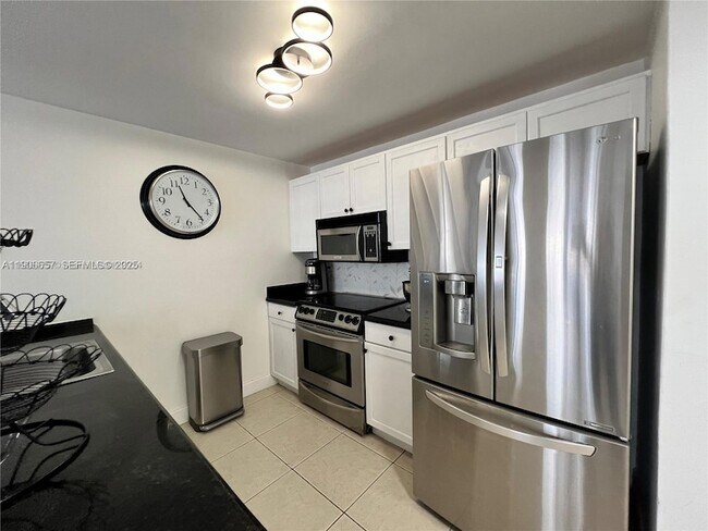 Building Photo - 600 NE 36th St