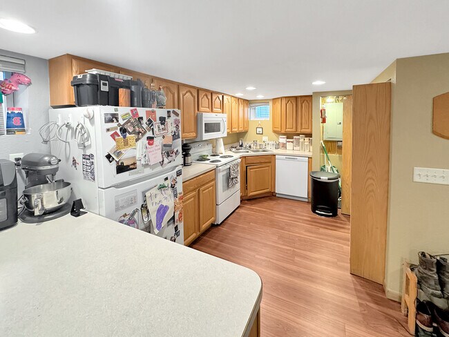 Building Photo - 1118 9th Ave N