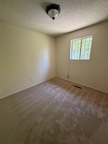 Building Photo - 1603 Ben San Ave