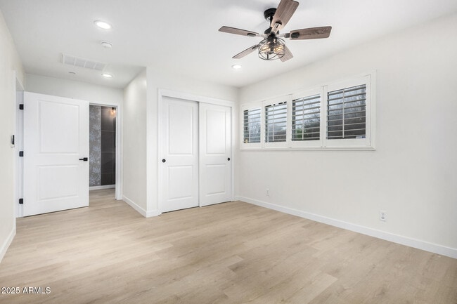 Building Photo - 1606 W Keim Dr