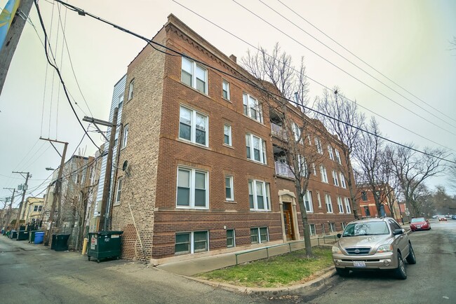 Primary Photo - 850 N Leavitt St