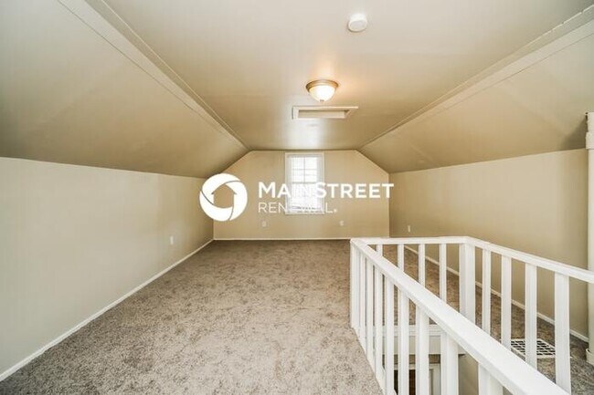 Building Photo - 3 Bedroom Pet-Friendly Home in Columbus, OH with Main Street Renewal