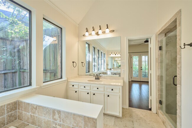Building Photo - 6 Glen Canyon Pl