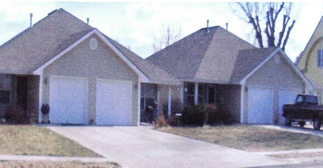 Building Photo - Quail Creek