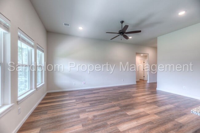 Building Photo - For Lease | East Tulsa - BA Schools | $189...