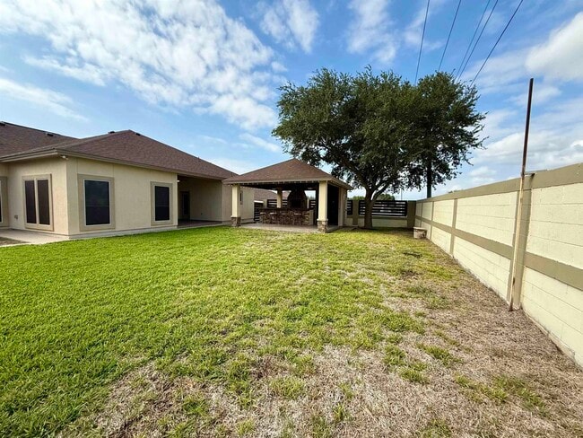 Building Photo - 10523 Bear Creek