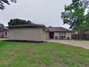 Building Photo - 2011 Marlberry Ln