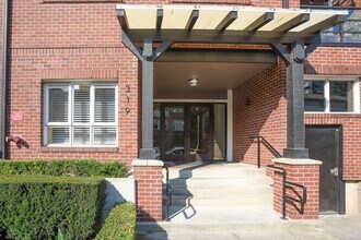 Building Photo - Elegant North Capital Hill Boutique securi...