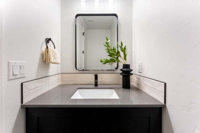 Building Photo - Modern Living in the Heart of Southeast Boise