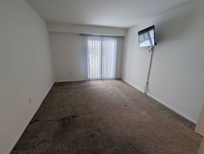 Building Photo - 2BR MORGANDALE CONDO AVAIL. IMMED!!