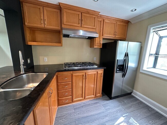 Building Photo - Morningside on the Lake Downstairs 1 Bedroom 1 Bath