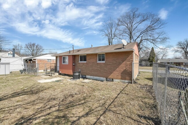 Building Photo - Charming 4-Bedroom Home | Newly Updated | ...