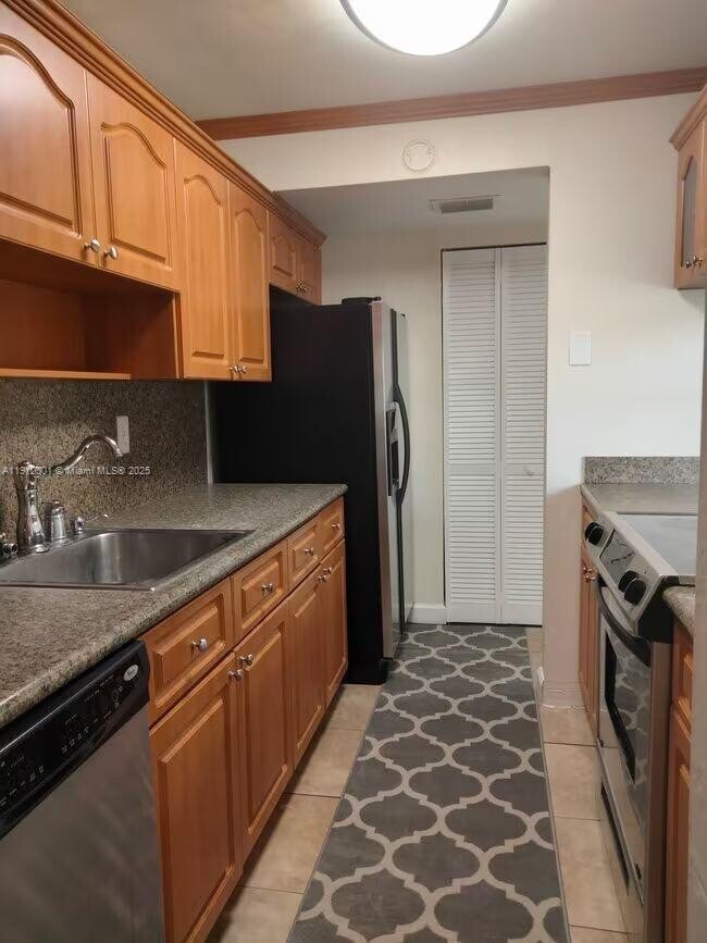 Building Photo - 7230 Fairway Dr