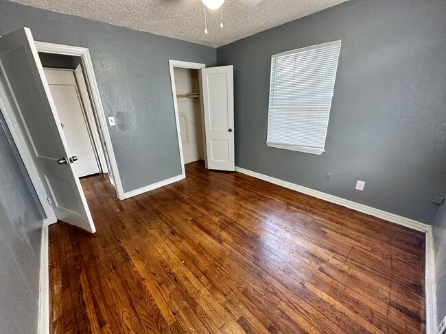 Building Photo - Move in special: 2 Bed 1 Bath in MWC