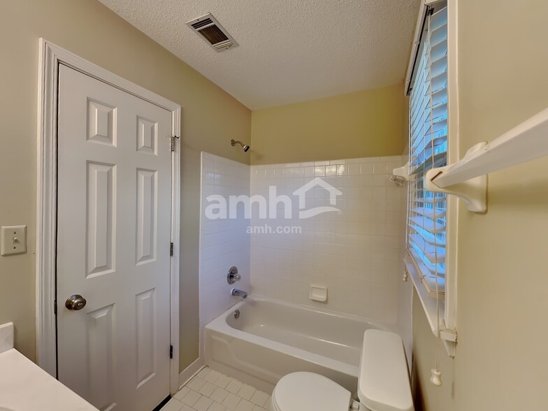 Building Photo - 536 Herring Ln