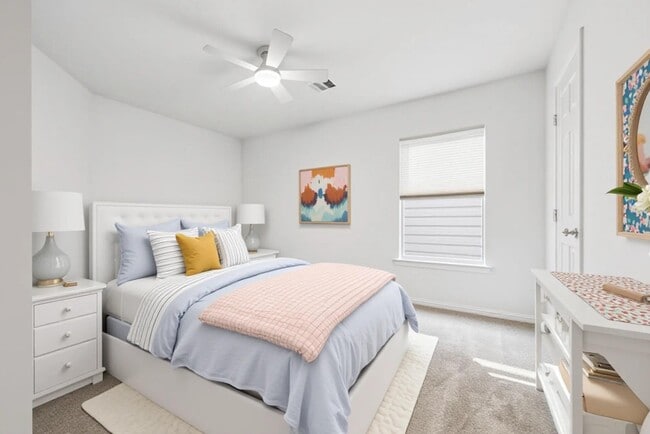 Building Photo - 609 W 20th St