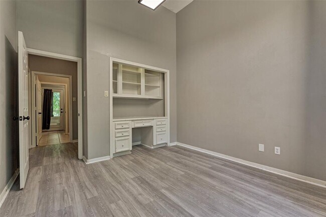 Building Photo - 10506 Crestwater Cir