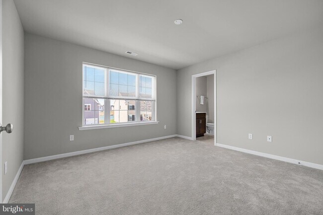 Building Photo - 243 Wavyleaf Dr