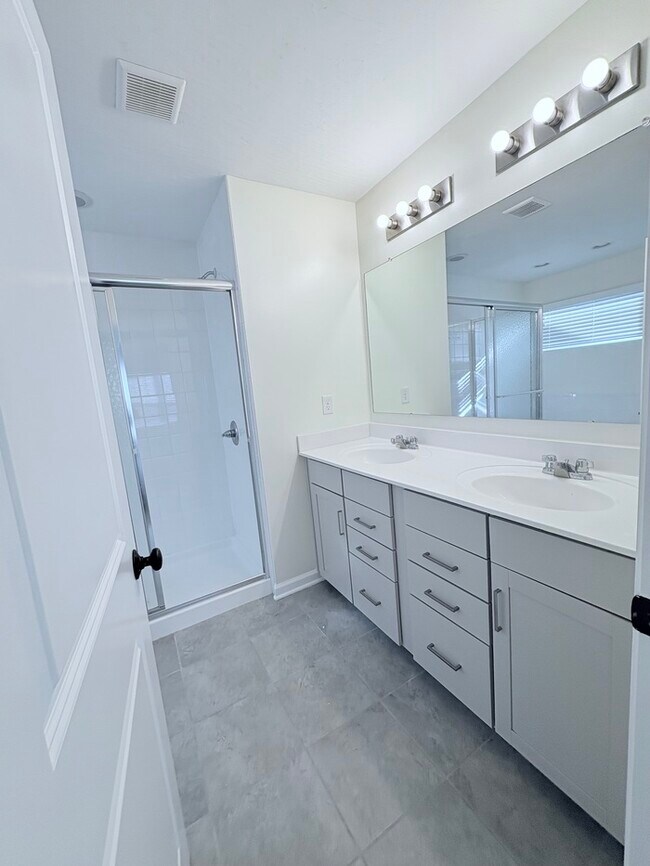 Building Photo - Charming 3 Bed, 2.5 bath in Blacklick!