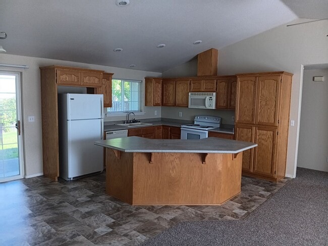 Building Photo - Cozy and Spacious Home for Rent