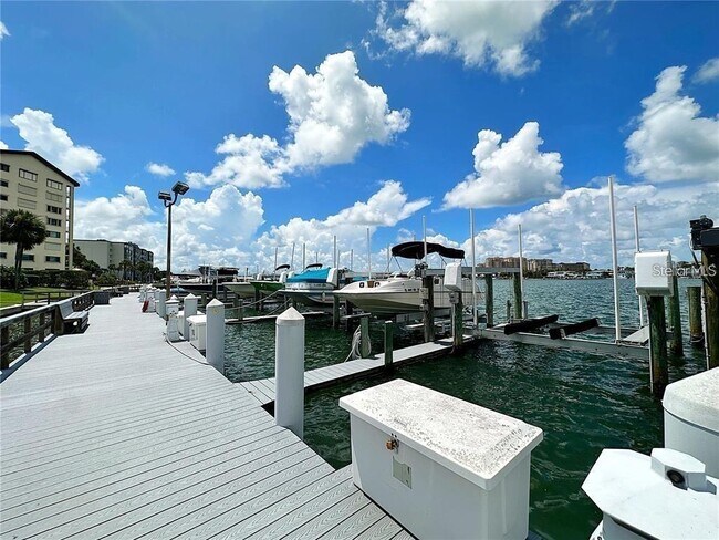 Building Photo - 660 Island Way