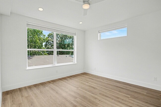 Building Photo - 2217 N Fitzhugh Ave