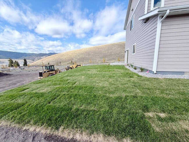 Building Photo - 7212 Shaver Dr
