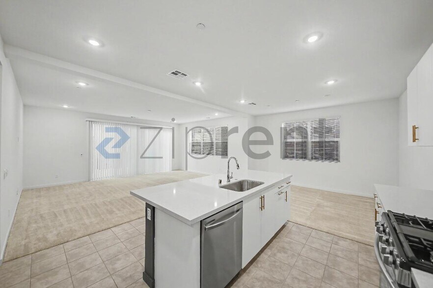 Building Photo - Unit