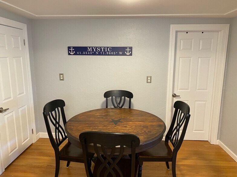 Building Photo - 5 Pearl St